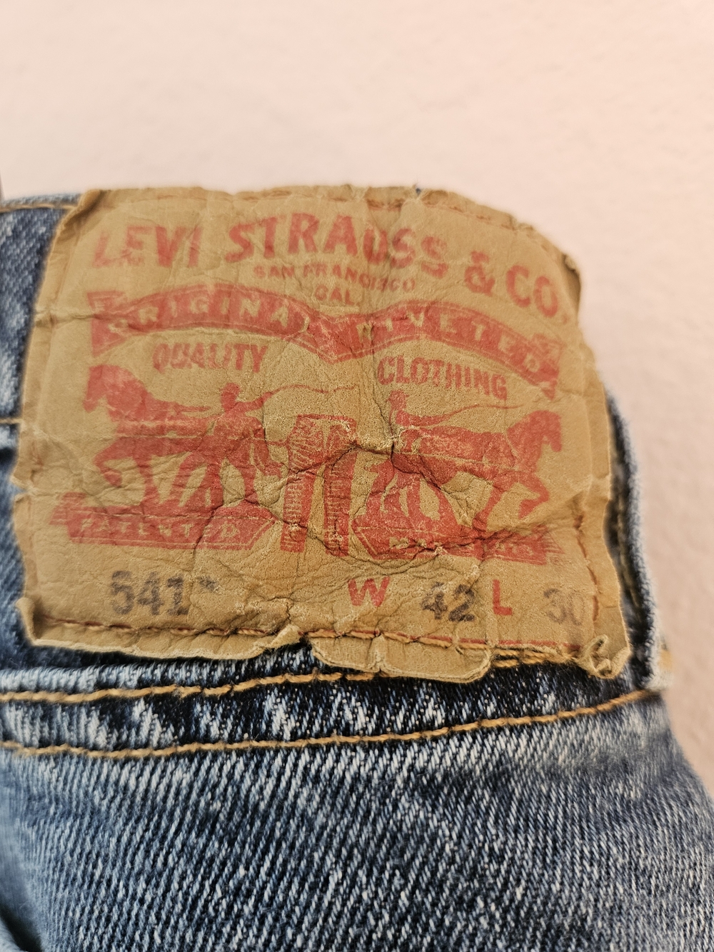 Levi's Men’s Light Blue Relaxed Jeans with Leather Patch 42 30